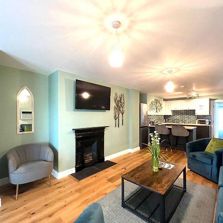 2 Bedroom Apartments Stopoverz Бристоль Экстерьер фото