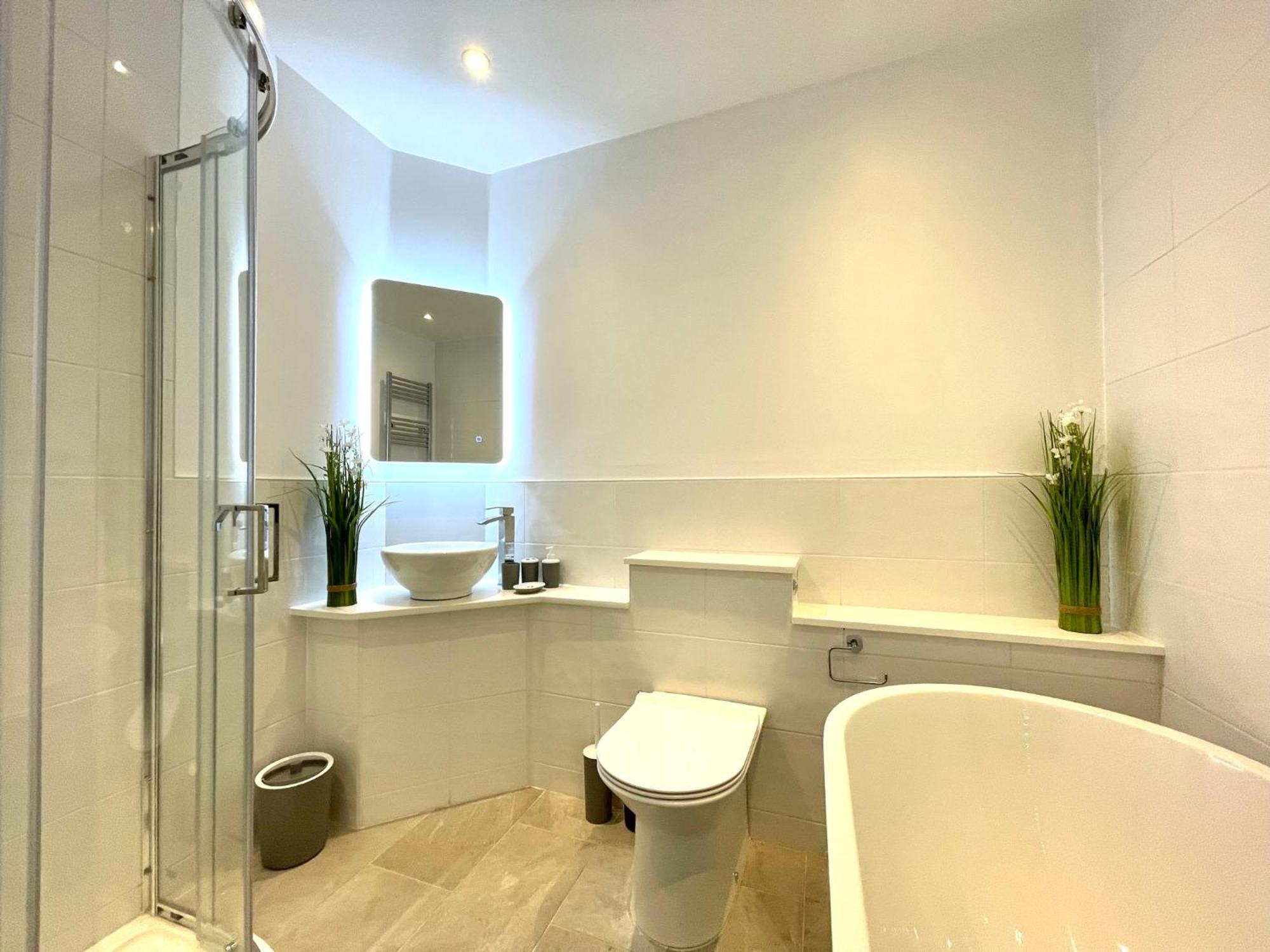 2 Bedroom Apartments Stopoverz Бристоль Экстерьер фото