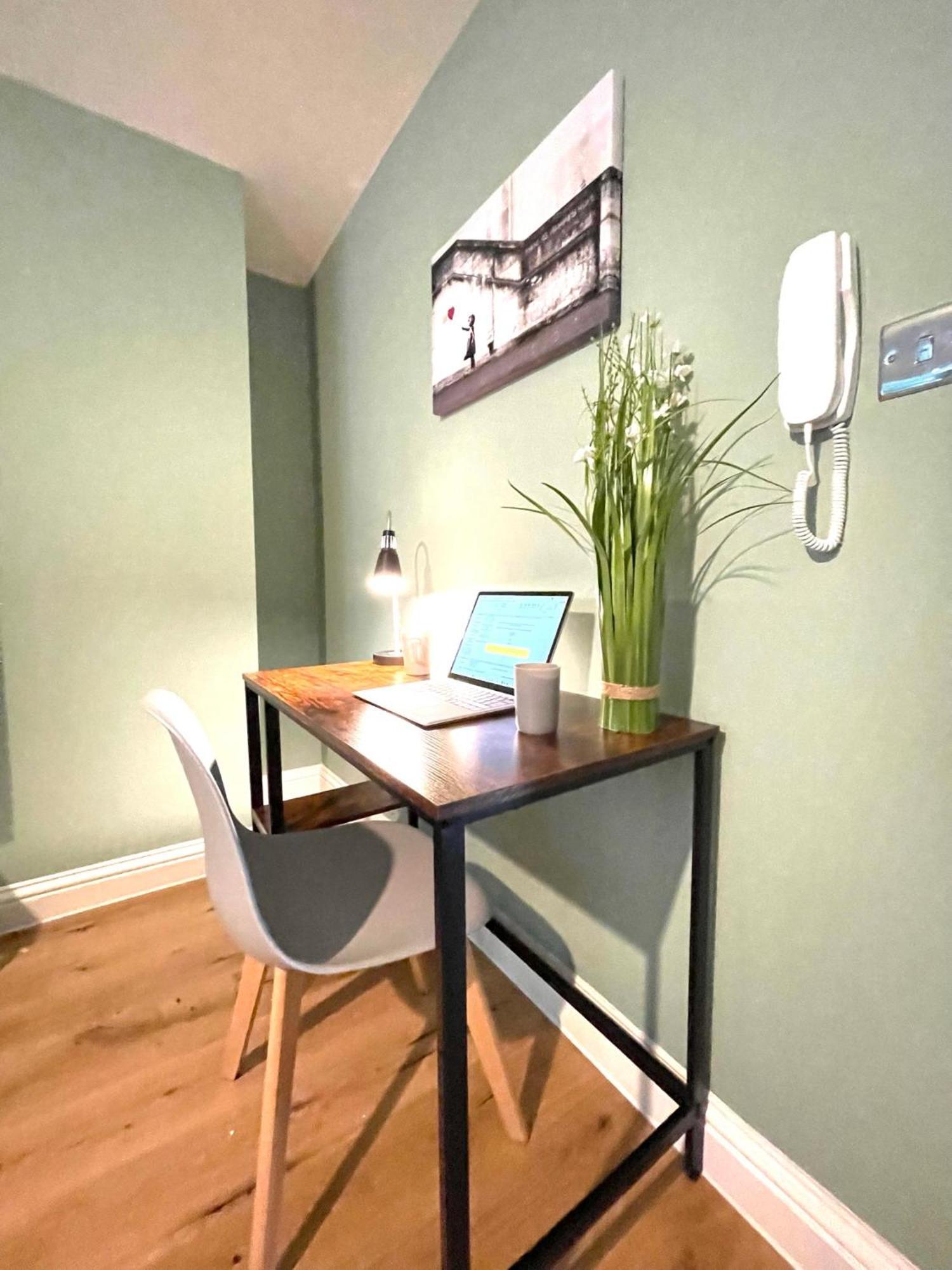 2 Bedroom Apartments Stopoverz Бристоль Экстерьер фото