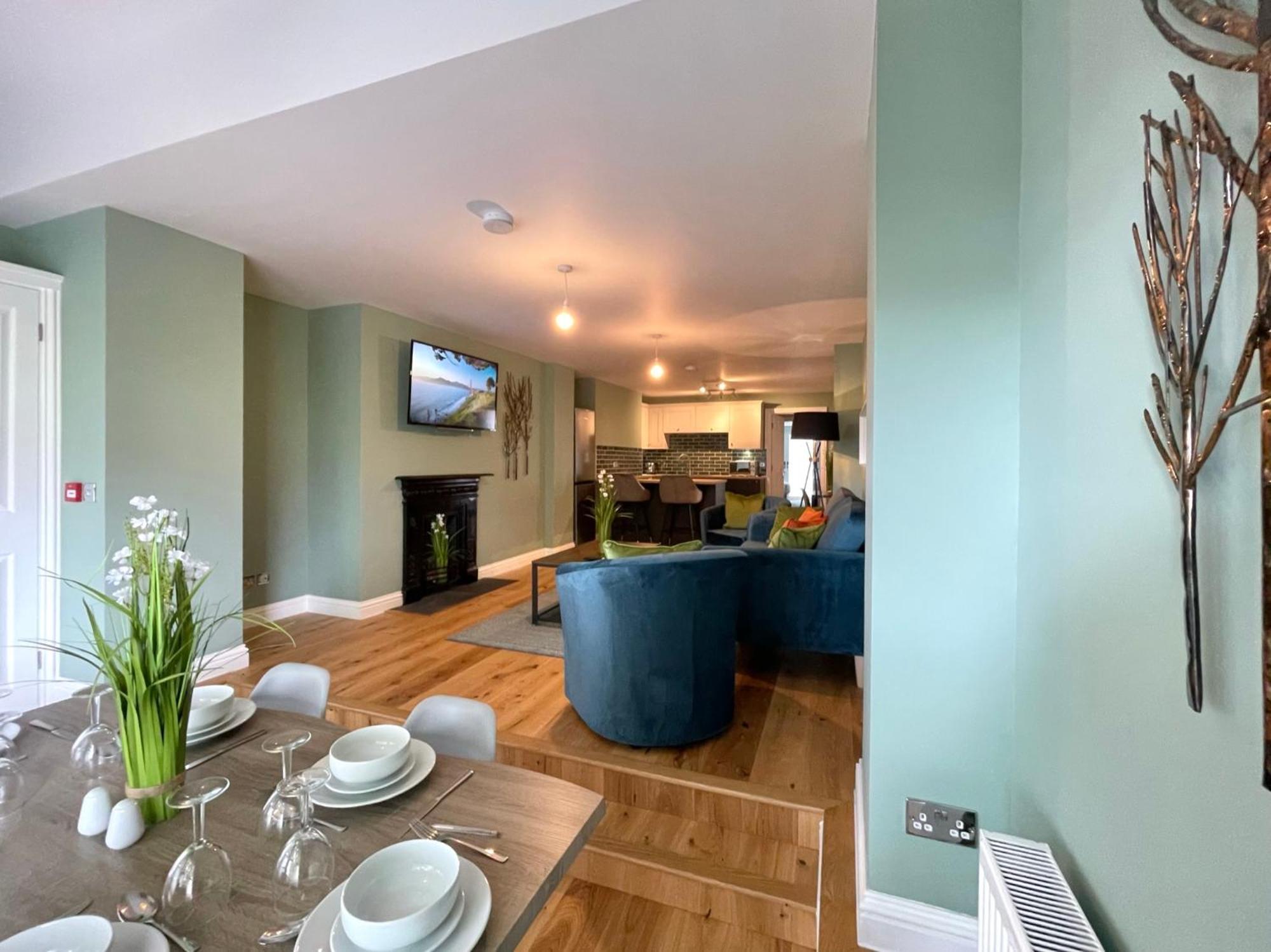 2 Bedroom Apartments Stopoverz Бристоль Экстерьер фото