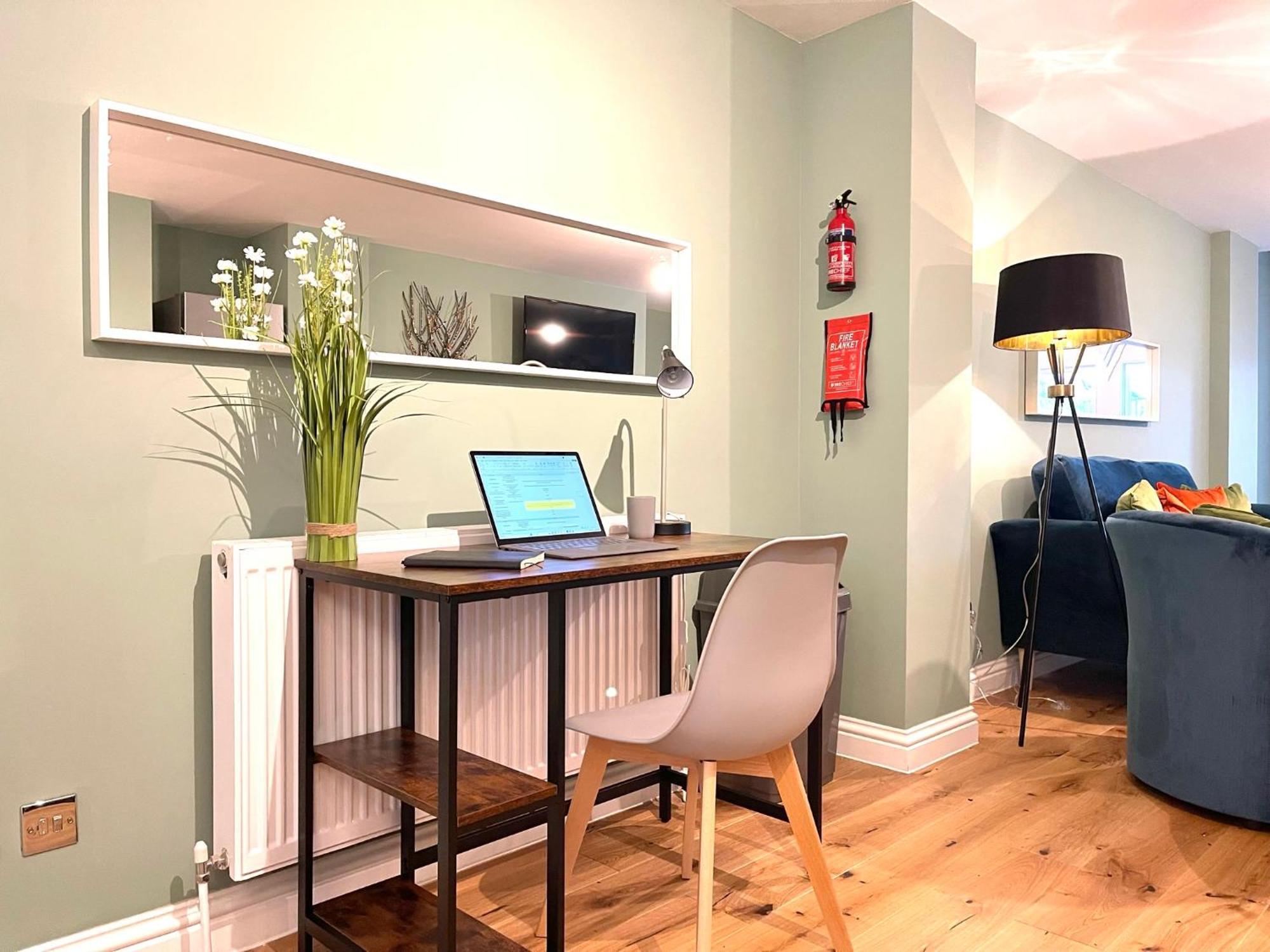 2 Bedroom Apartments Stopoverz Бристоль Экстерьер фото