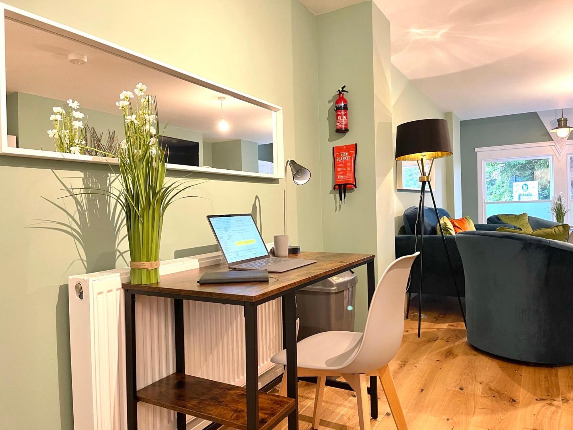 2 Bedroom Apartments Stopoverz Бристоль Экстерьер фото